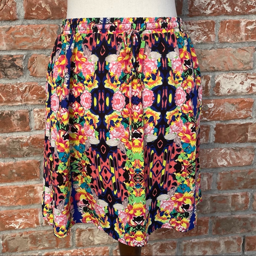 Target (Xhilaration) colorful abstract print above-the-knee skirt / M / EUC